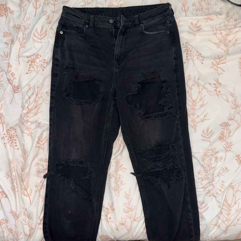 AE Ripped Mom Jeans, size 10